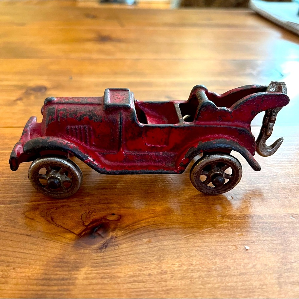 1930s HUBLEY CAST-IRON TOY RED OPEN-AIR TOW TRUCK 5" LONG MODEL 1952 VINTAGE CAR